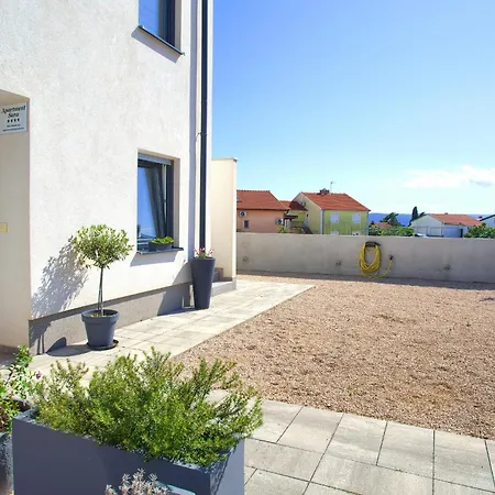 Apartament Sara *