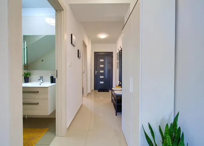 Apartament Sara *